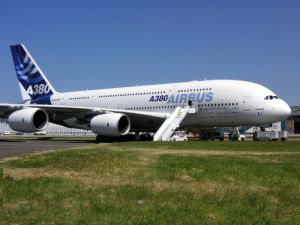 A380 en présentation à l'aéroport français CDG